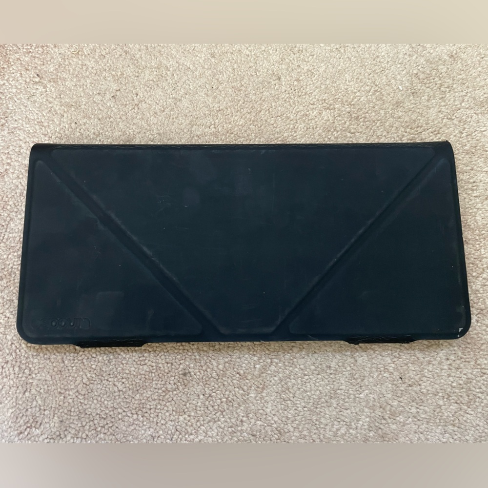 Apple Keyboard with Incase Keyboard Case - Picture 6 of 6